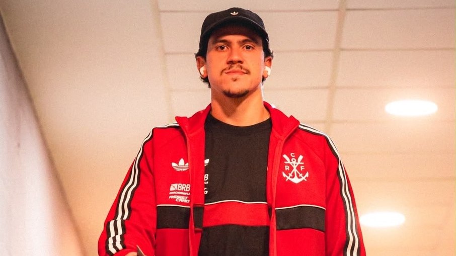 Pedro começou o jogo no banco, mas entrou em campo na reta final Pedro começou o jogo no banco, mas entrou em campo na reta final