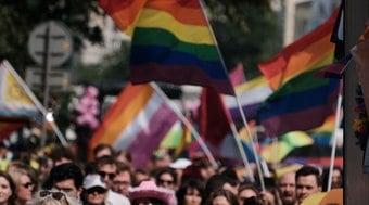 País promete indenizar pessoas vítimas de leis anti-LGBT