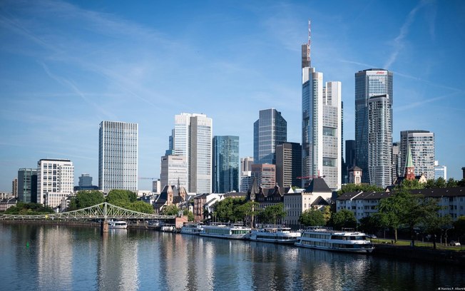 Frankfurt, capital financeira alemã: Merz diz que Alemanha já está fora da zona de recessão econômica Frankfurt, capital financeira alemã: Merz diz que Alemanha já está fora da zona de recessão econômica