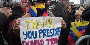 Venezuelana queimada por forças pró-Maduro pede pena máxima