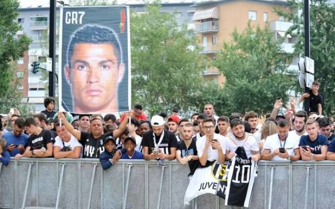 Torcedores da Juventus estão entusiasmados com a chegada de Cristiano Ronaldo 