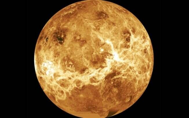 Mercúrio é o primeiro e menor planeta do Sistema Solar