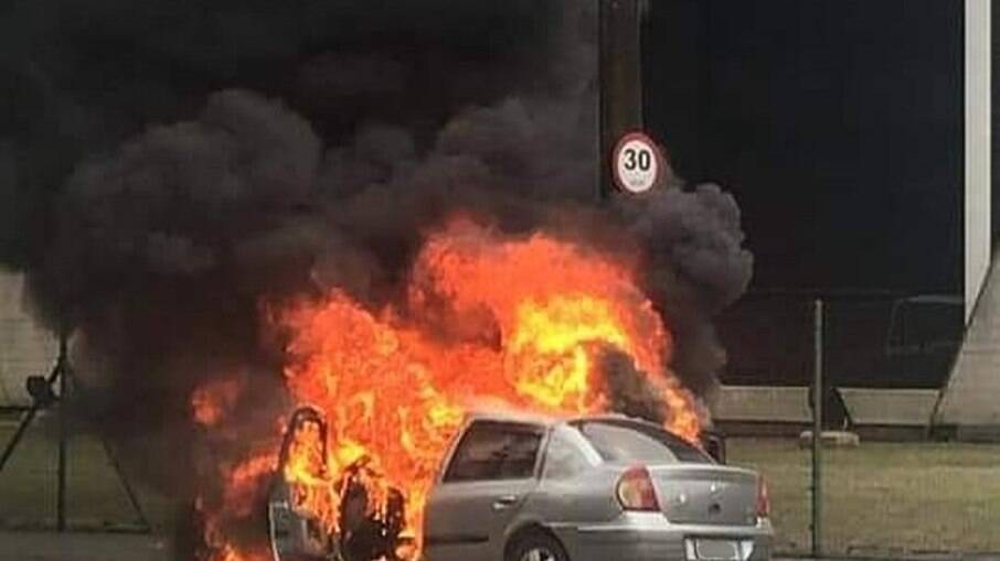 Imagem ilustrativa - Mulher ateou fogo no veículo como forma de vingança