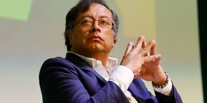 Petro promete "caçar" responsáveis por ataque a rival político