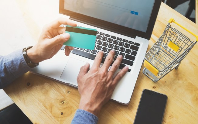 Maioria dos brasileiros compram online na Black Friday