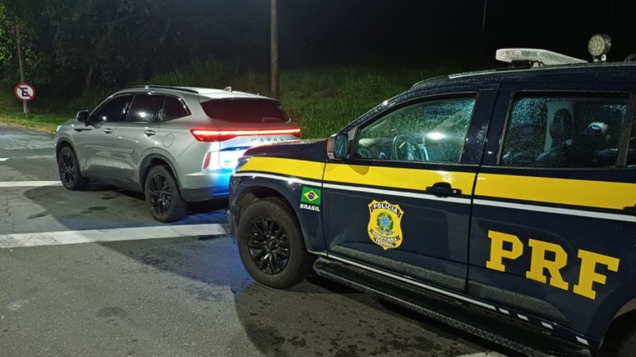 Agentes da PRF realizavam fiscalização no local