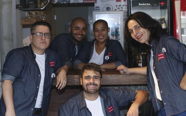 Equipe Castro Burger também é integrada por funcionários com  orientações sexuais diferentes, contendo gays, lésbicas a transexuais 