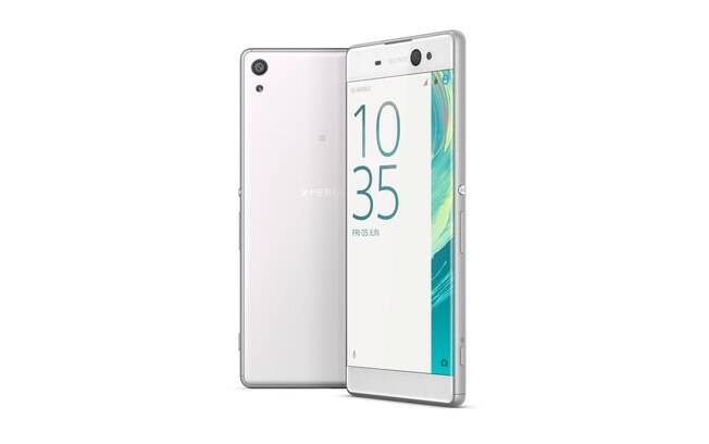 Câmera frontal do Xperia XA Ultra tem sensor voltado para fotos em locais com pouca luz 