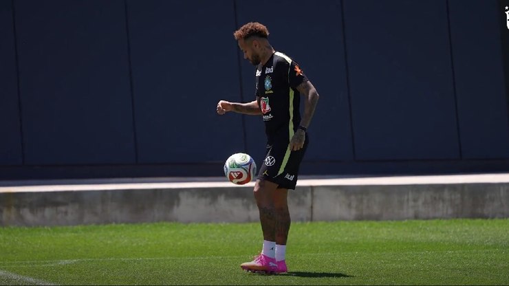 Na Copa dos craques, Brasil comemora apenas que Neymar treina