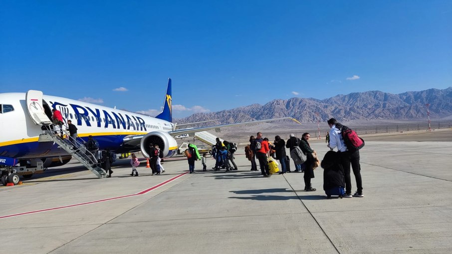 Avião da Ryan Air no aeroporto de Eilat: as companhias low cost não atuam no país de forma consistente há mais de um ano