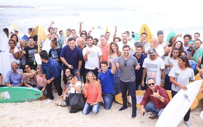 90 pranchas de surfe são doadas para crianças estudantes da rede pública carioca