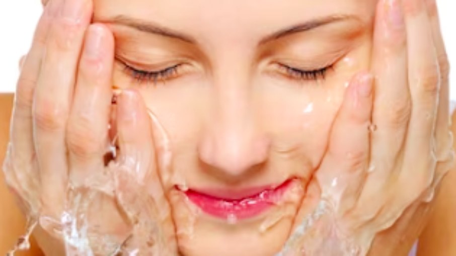 Skin Flooding tem como objetivo hidratar profundamente a pele
