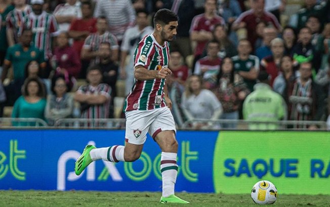 Decisivo na vitória do Fluminense, Michel Araújo agradece à torcida: 'Eles que me botaram em campo'