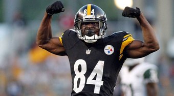 Antigo%20astro%20da%20NFL%20%C3%A9%20procurado%20por%20tentativa%20de%20homic%C3%ADdio