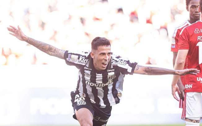 Gabigol fez dois gols ainda no primeiro tempo Gabigol fez dois gols ainda no primeiro tempo