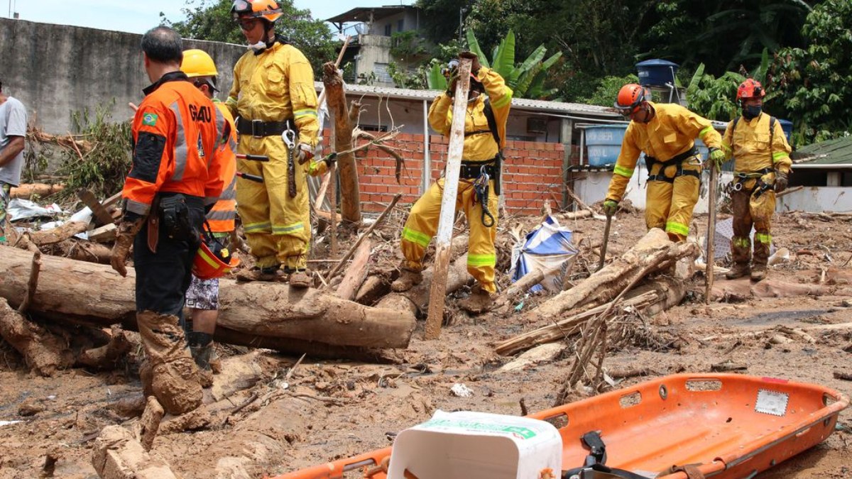 São Sebastião - Casas destruídas em deslizamentos na Barra do Sahy após tempestades no litoral norte de São Paulo.