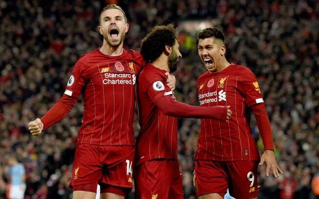 Liverpool derrotou o Manchester City e disparou na liderança do Inglês