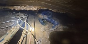 7 pessoas estão presas há 5 dias em caverna no Laos após enchente