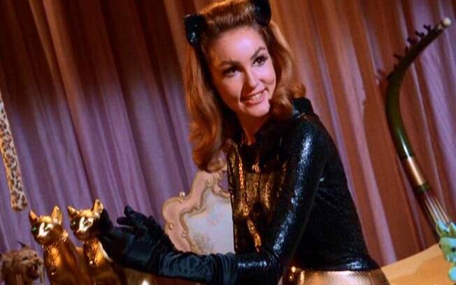 julie newmar como mulher gato