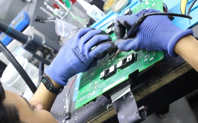 Setor solar amplia demanda por reparo de inversores