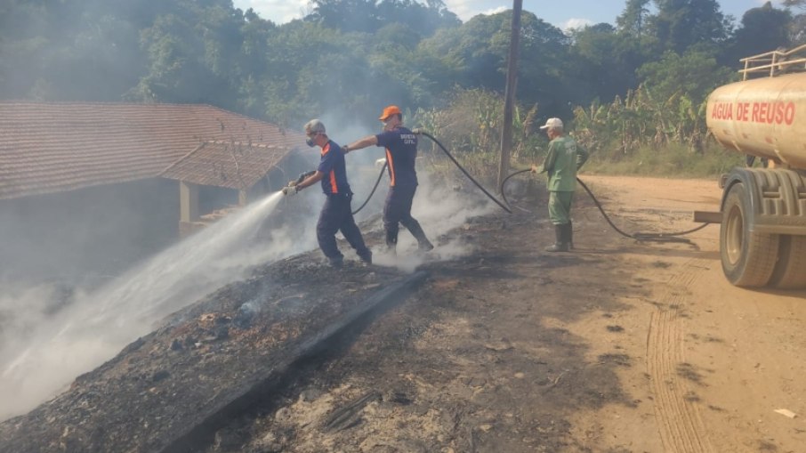 O incêndio no bairro Altos do Morumbi foi controlado a tempo de não causar um impacto maior
