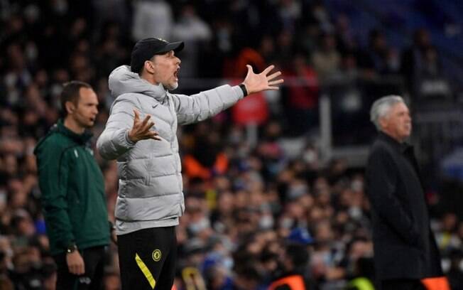 Técnico do Chelsea reclama de sorrisos entre árbitro e Carlo Ancelotti após classificação do Real