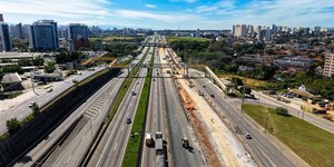 Carga de mais de 800 toneladas retoma transporte na Via Dutra