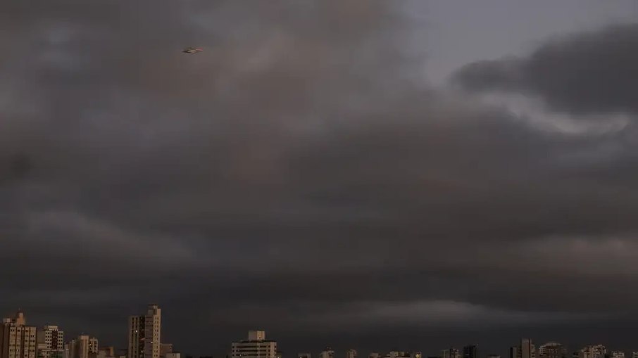 Frente fria provoca tempestades Frente fria provoca tempestades