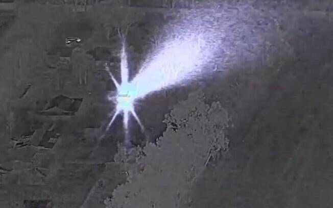 Após acertar o avião com laser, homem foi preso pela polícia da Califórnia