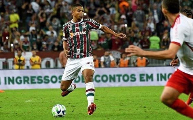 David Braz perdeu espaço e está de saída do Fluminense