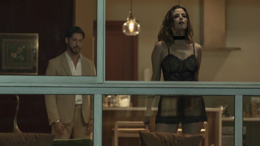 Ângelo Rodrigues e Emanuelle Araújo em uma das cenas da série 'Olhar Indiscreto'