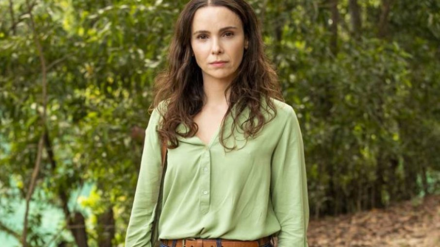 Débora Falabella como Lucinda em 'Terra e Paixão'