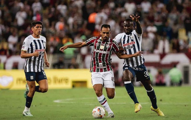 Lima em ação pelo Fluminense no duelo com o Alianza Lima 