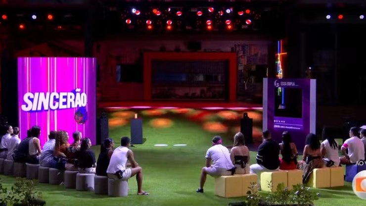 A%20exposi%C3%A7%C3%A3o%20vazia%20de%20quem%20n%C3%A3o%20assinou%20contrato