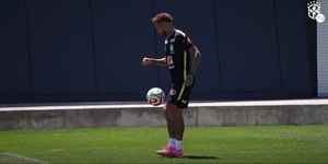 Neymar completa um mês sem jogar enquanto outros craques brilham