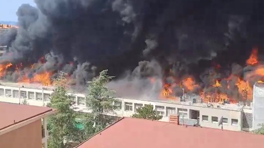 Incêndio atinge Universidade de Tuscia, na Itália Incêndio atinge Universidade de Tuscia, na Itália