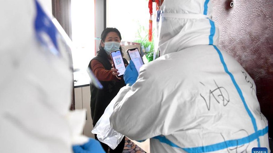 Médicos registram teste de covid-19 em província chinesa