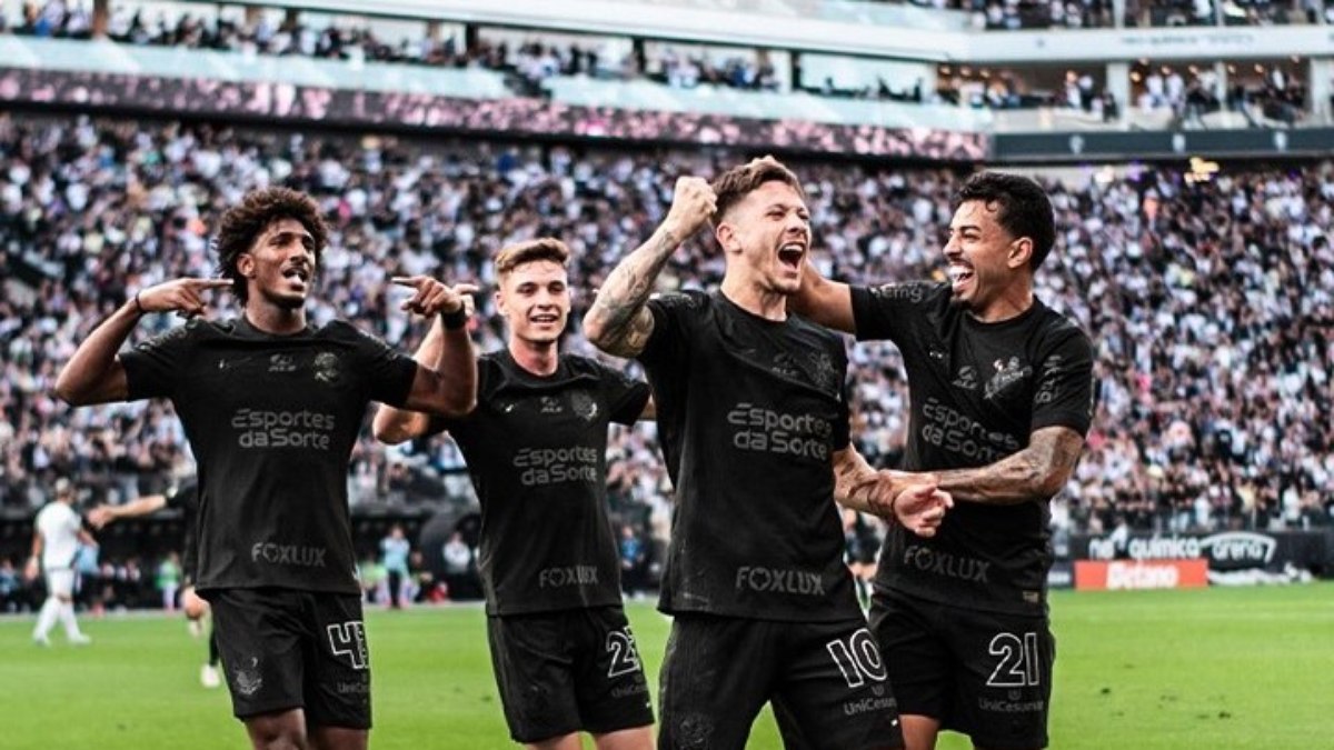 Corinthians bate Vasco na Neo Química Arena