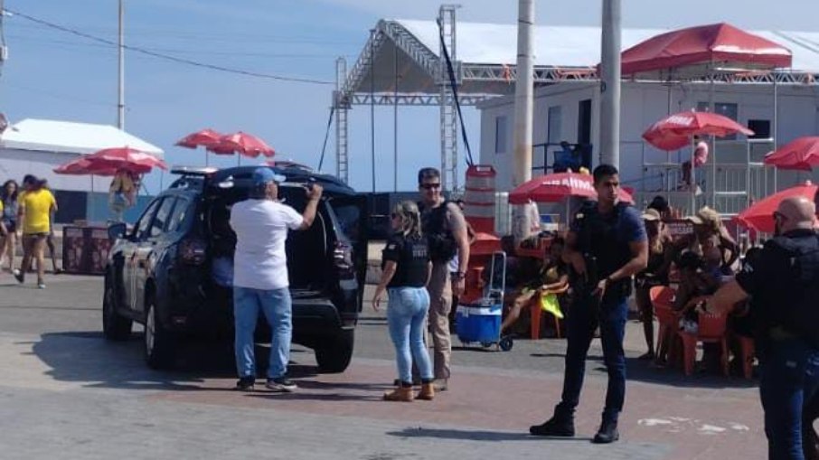 Momento da prisão dos suspeitos Momento da prisão dos suspeitos