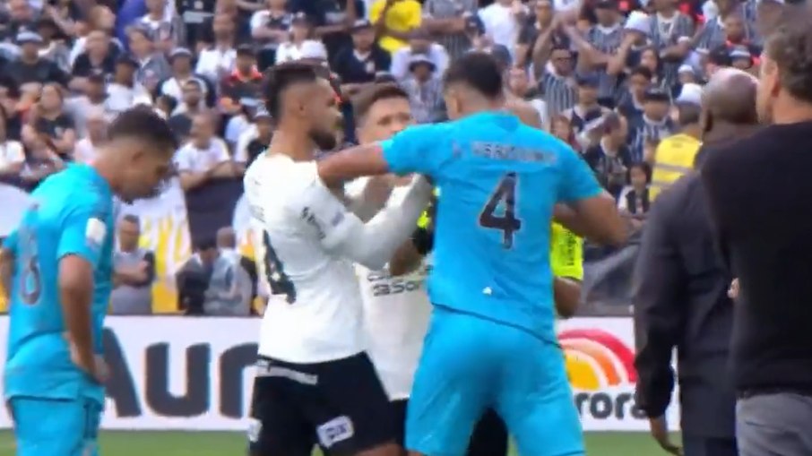 Raniele e Lucas Veríssimo se desentendem em clássico entre Corinthians e Santos Raniele e Lucas Veríssimo se desentendem em clássico entre Corinthians e Santos