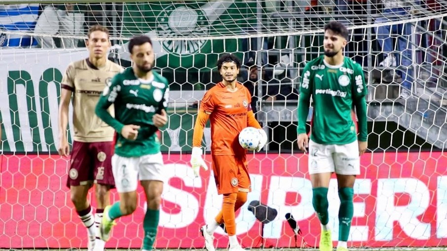 Marcelo, do Jacuipense, em ação contra o Palmeiras