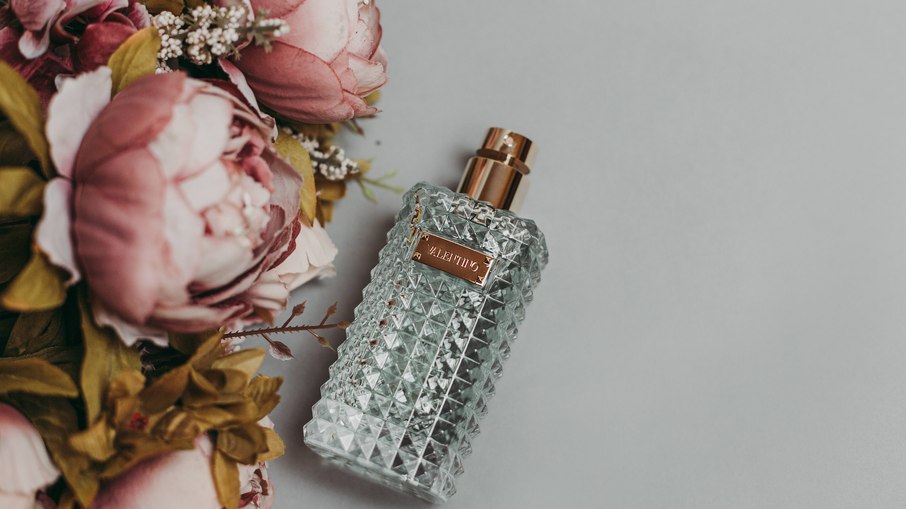 como fazer o perfume durar no corpo