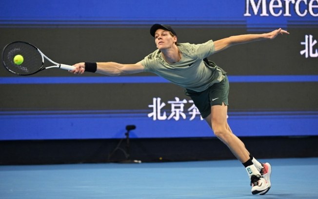 Jannik Sinner durante a final do ATP 500 de Pequim