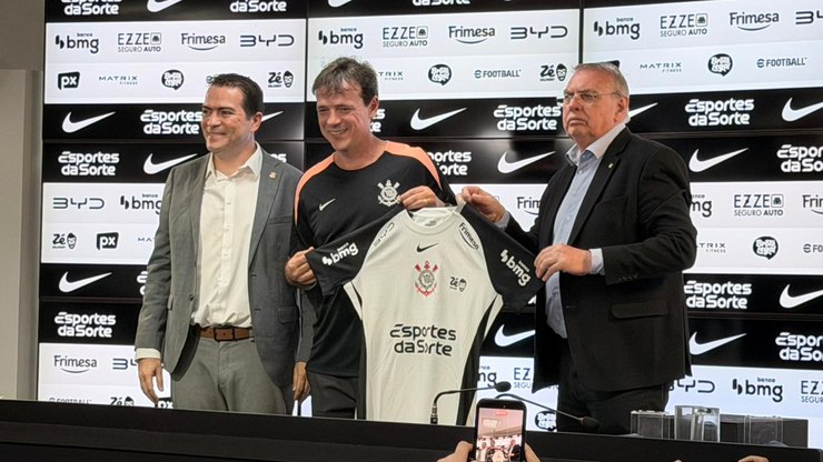 Fernando Diniz cita rival e explica como Corinthians deve jogar