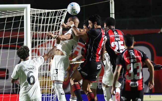 Botafogo foi facilmente envolvido pelo Vitória no Barradão