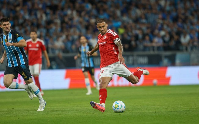 Grêmio bateu o Internacional e avançou na Copa do Brasil Grêmio bateu o Internacional e avançou na Copa do Brasil