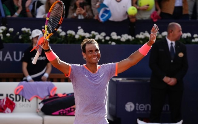 Rafael Nadal comemora a vitória sobre Flavio Cobolli na primeira rodada do torneio Conde de Godó, em Barcelona, em 16 de abril de 2024