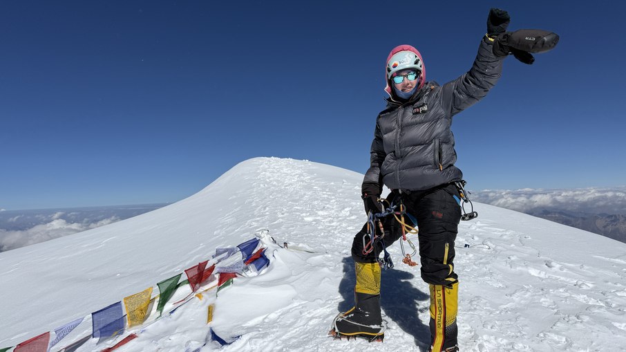 Cume do Monte Kun, 7077 metros de altitude.