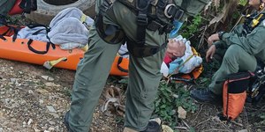 Idoso de 100 anos é resgatado de helicóptero após ficar ilhado