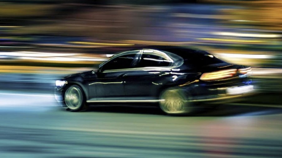 Técnicas de reparação automotiva também fazem parte dos trabalhos realizados nos bastidores de produções cinematográficas. Técnicas de reparação automotiva também fazem parte dos trabalhos realizados nos bastidores de produções cinematográficas.